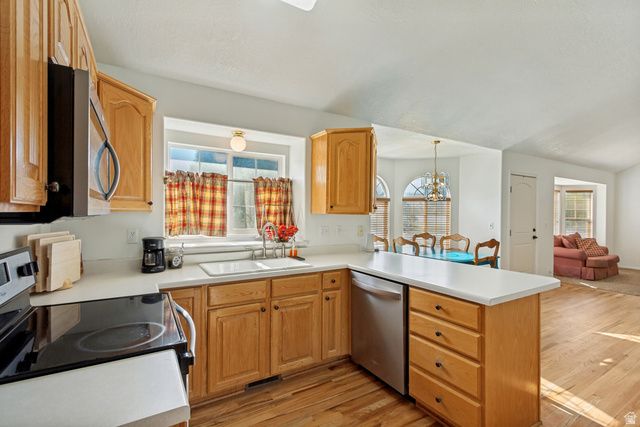 1643 LEWIS AND CLARK DR, Centerville, UT 84014