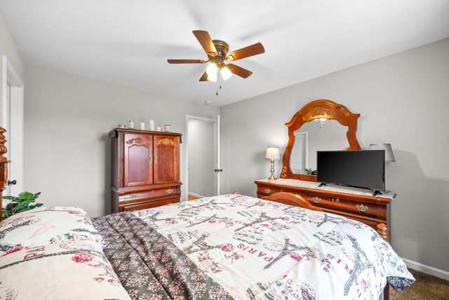 1152 Folly Beach Dr, Clarksville, TN 37042