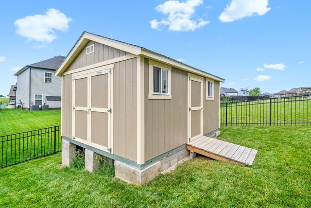 1152 Folly Beach Dr, Clarksville, TN 37042
