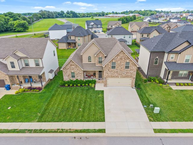 1152 Folly Beach Dr, Clarksville, TN 37042