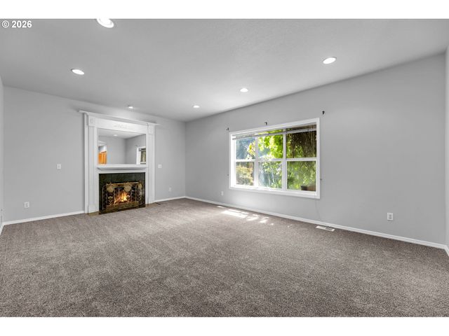 598 E HERITAGE Loop, La Center, WA 98629