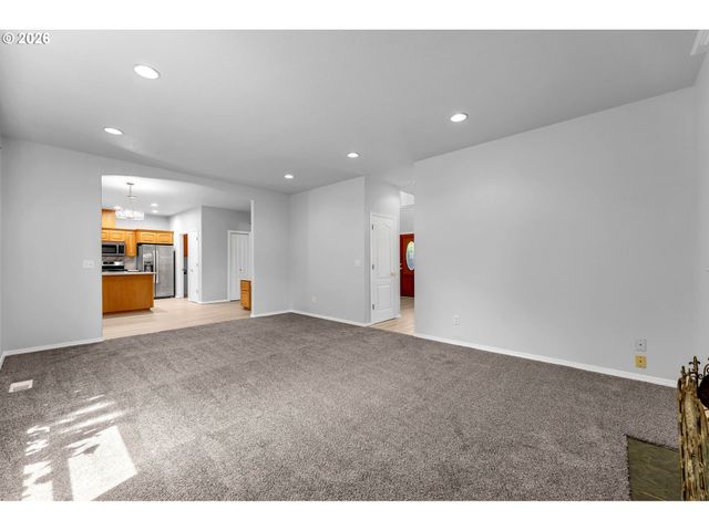 598 E HERITAGE Loop, La Center, WA 98629