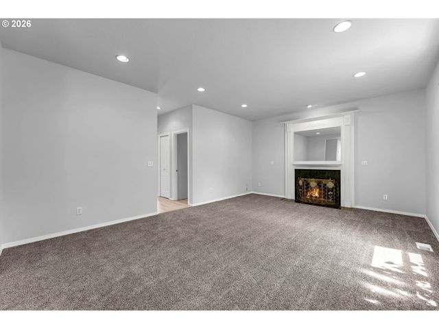 598 E HERITAGE Loop, La Center, WA 98629