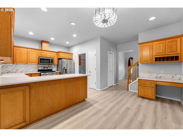 598 E HERITAGE Loop, La Center, WA 98629