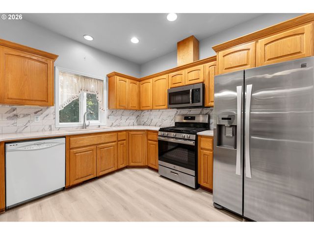 598 E HERITAGE Loop, La Center, WA 98629