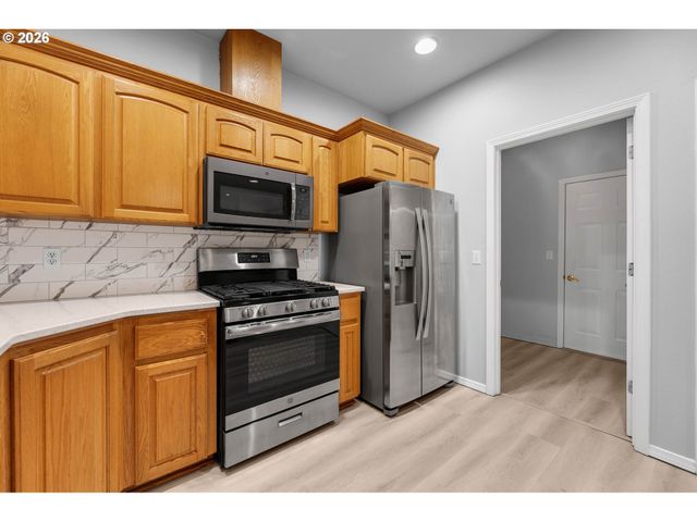 598 E HERITAGE Loop, La Center, WA 98629