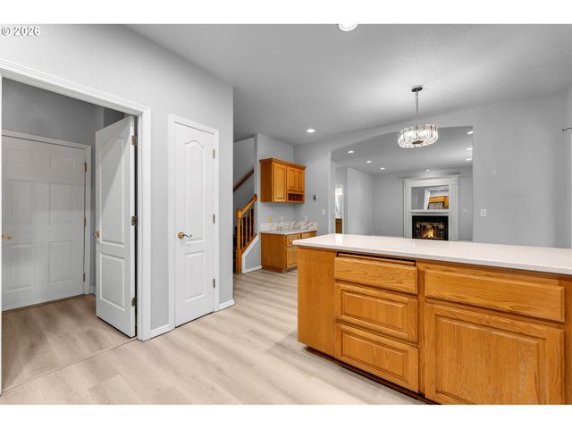 598 E HERITAGE Loop, La Center, WA 98629