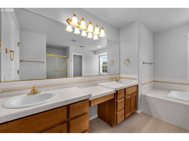 598 E HERITAGE Loop, La Center, WA 98629