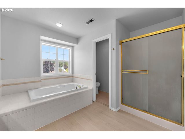 598 E HERITAGE Loop, La Center, WA 98629