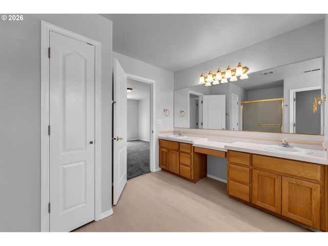598 E HERITAGE Loop, La Center, WA 98629