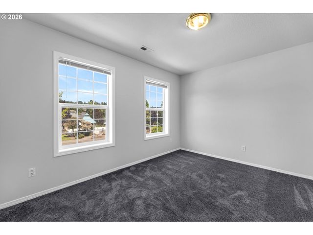 598 E HERITAGE Loop, La Center, WA 98629