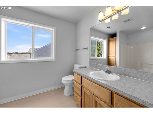 598 E HERITAGE Loop, La Center, WA 98629