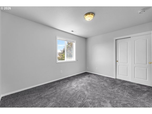 598 E HERITAGE Loop, La Center, WA 98629