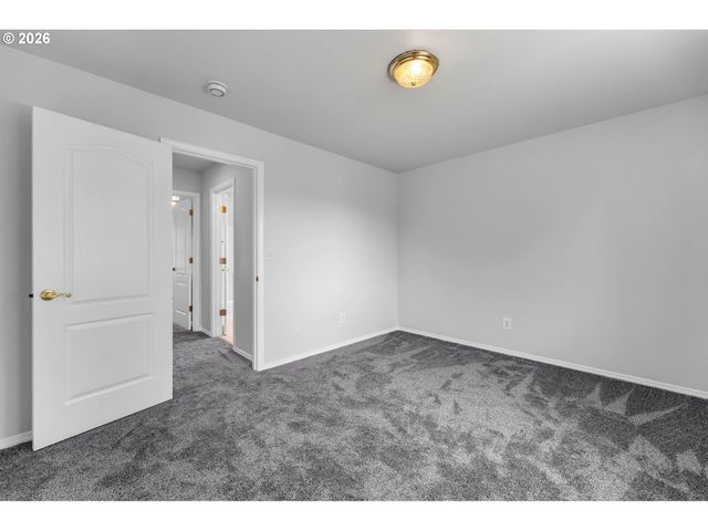598 E HERITAGE Loop, La Center, WA 98629