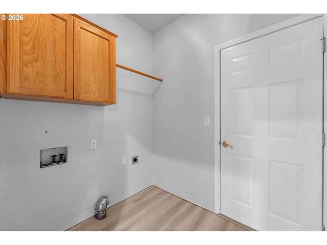 598 E HERITAGE Loop, La Center, WA 98629