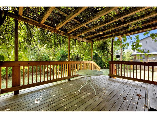 598 E HERITAGE Loop, La Center, WA 98629