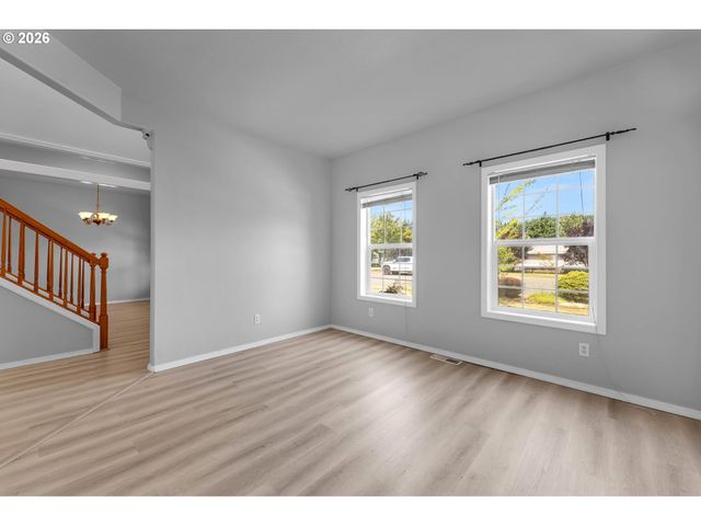 598 E HERITAGE Loop, La Center, WA 98629