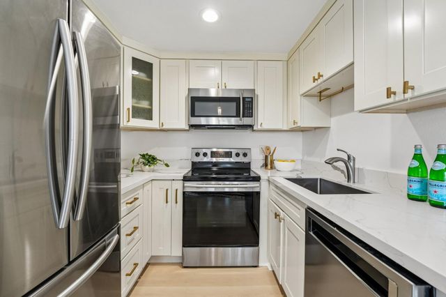 705 W Fremont Avenue 3, Sunnyvale, CA 94087