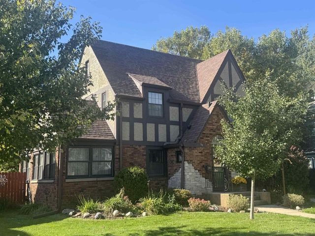 54 S Blackhawk Drive, Janesville, WI 53545