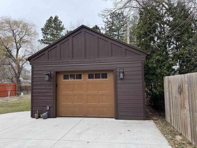 54 S Blackhawk Drive, Janesville, WI 53545