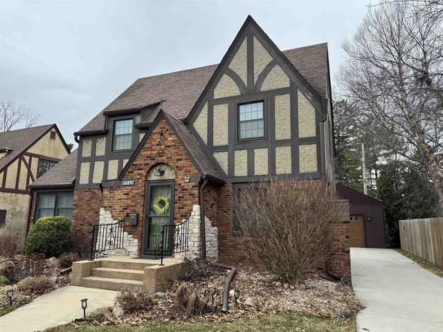 54 S Blackhawk Drive, Janesville, WI 53545