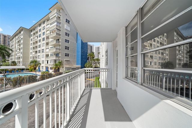 1913 S Ocean Dr 208, Hallandale Beach, FL 33009