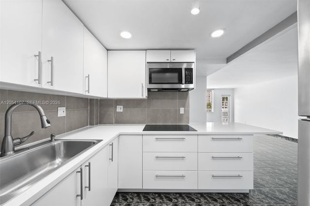 1913 S Ocean Dr 208, Hallandale Beach, FL 33009