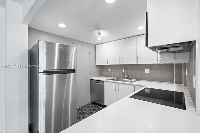 1913 S Ocean Dr 208, Hallandale Beach, FL 33009