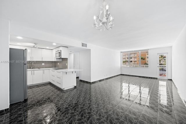 1913 S Ocean Dr 208, Hallandale Beach, FL 33009