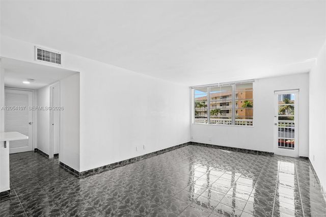 1913 S Ocean Dr 208, Hallandale Beach, FL 33009