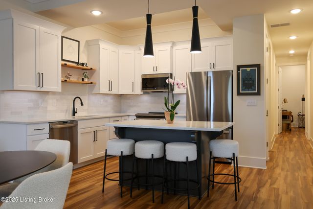 10918 Monkshood Dr 102, Prospect, KY 40059