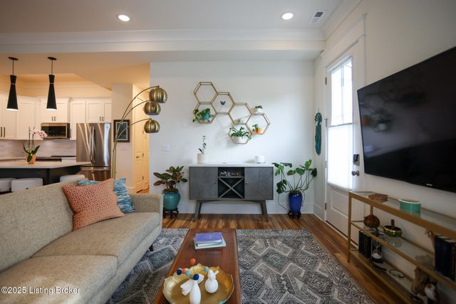 10918 Monkshood Dr 102, Prospect, KY 40059