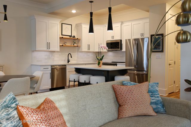 10918 Monkshood Dr 102, Prospect, KY 40059