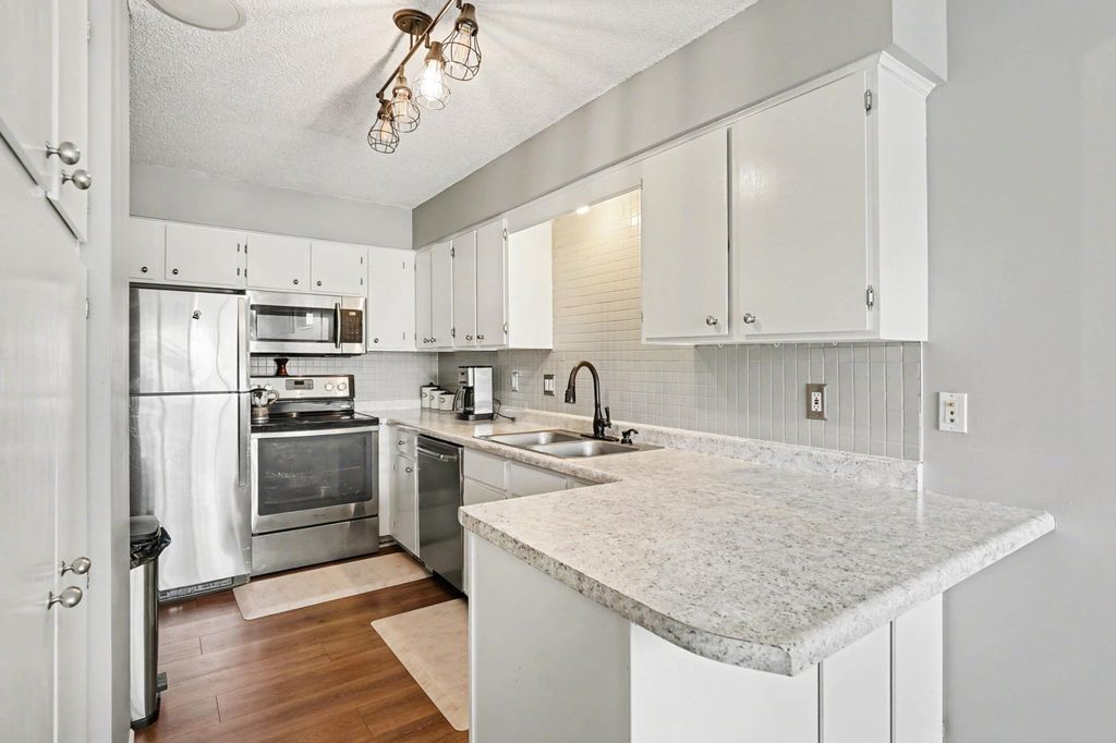 15865 Griffon Path, Apple Valley, MN 55124 — photo 2