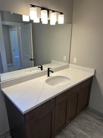 50402 Oakbrooke Drive, New Baltimore, MI 48047