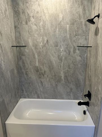 50402 Oakbrooke Drive, New Baltimore, MI 48047