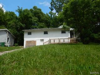 10234 Count Drive, St Louis, MO 63136