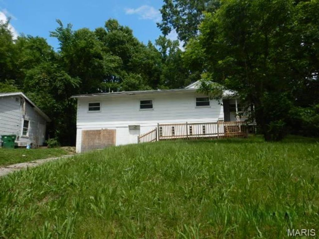 10234 Count Drive, St Louis, MO 63136