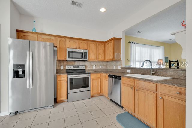 16 Plum Ct, Bluffton, SC 29909