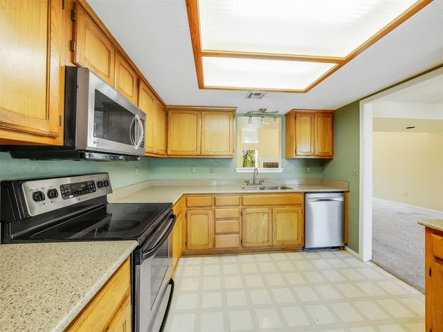 7725 S Erie Avenue, Tulsa, OK 74136