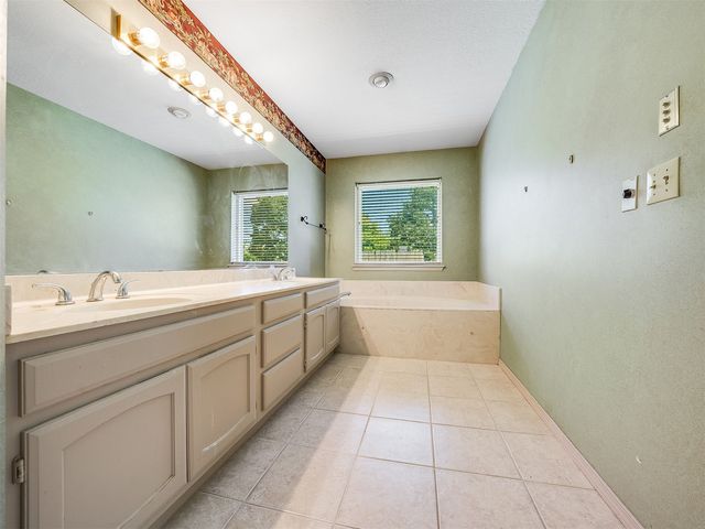 7725 S Erie Avenue, Tulsa, OK 74136