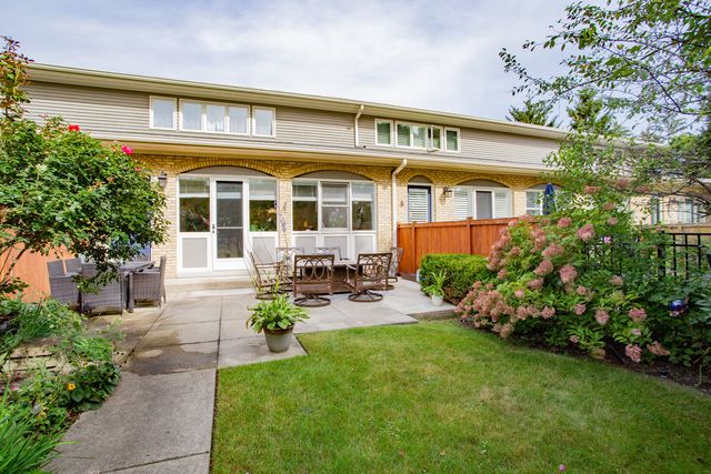11 Rienzi Lane, Highwood, IL 60040