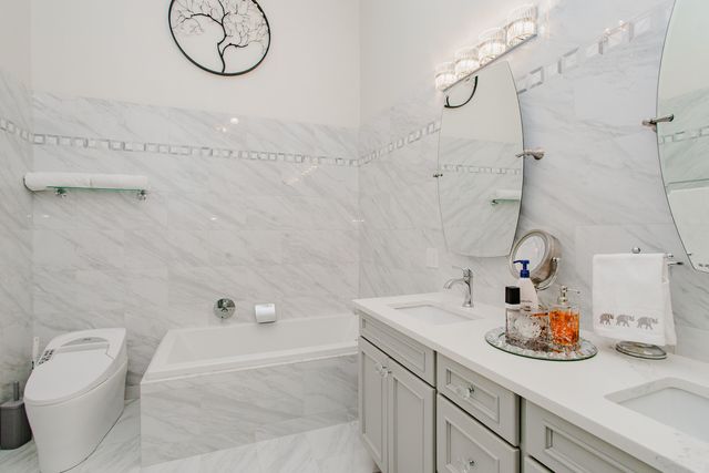 11 Rienzi Lane, Highwood, IL 60040