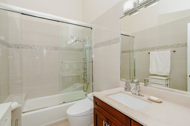 11 Rienzi Lane, Highwood, IL 60040
