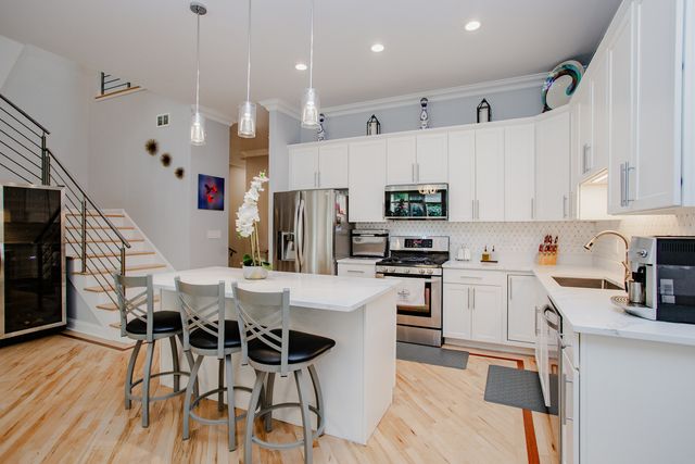 11 Rienzi Lane, Highwood, IL 60040