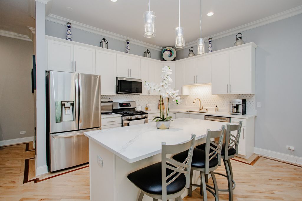 11 Rienzi Lane, Highwood, IL 60040 — photo 5