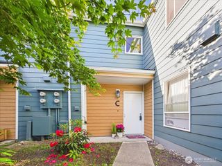 8424 25th Avenue SW #C, Seattle, WA 98106