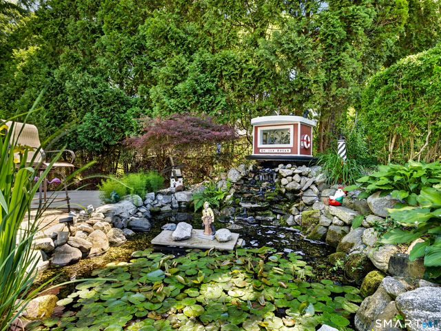 4 Stevens Avenue, Ledyard, CT 06339