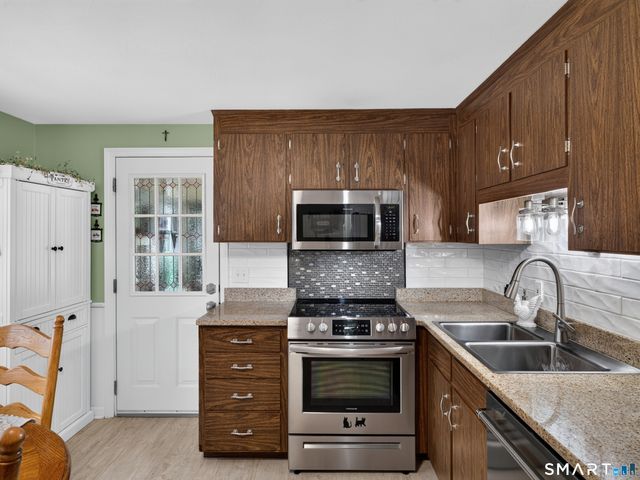4 Stevens Avenue, Ledyard, CT 06339