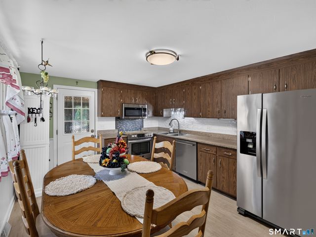 4 Stevens Avenue, Ledyard, CT 06339
